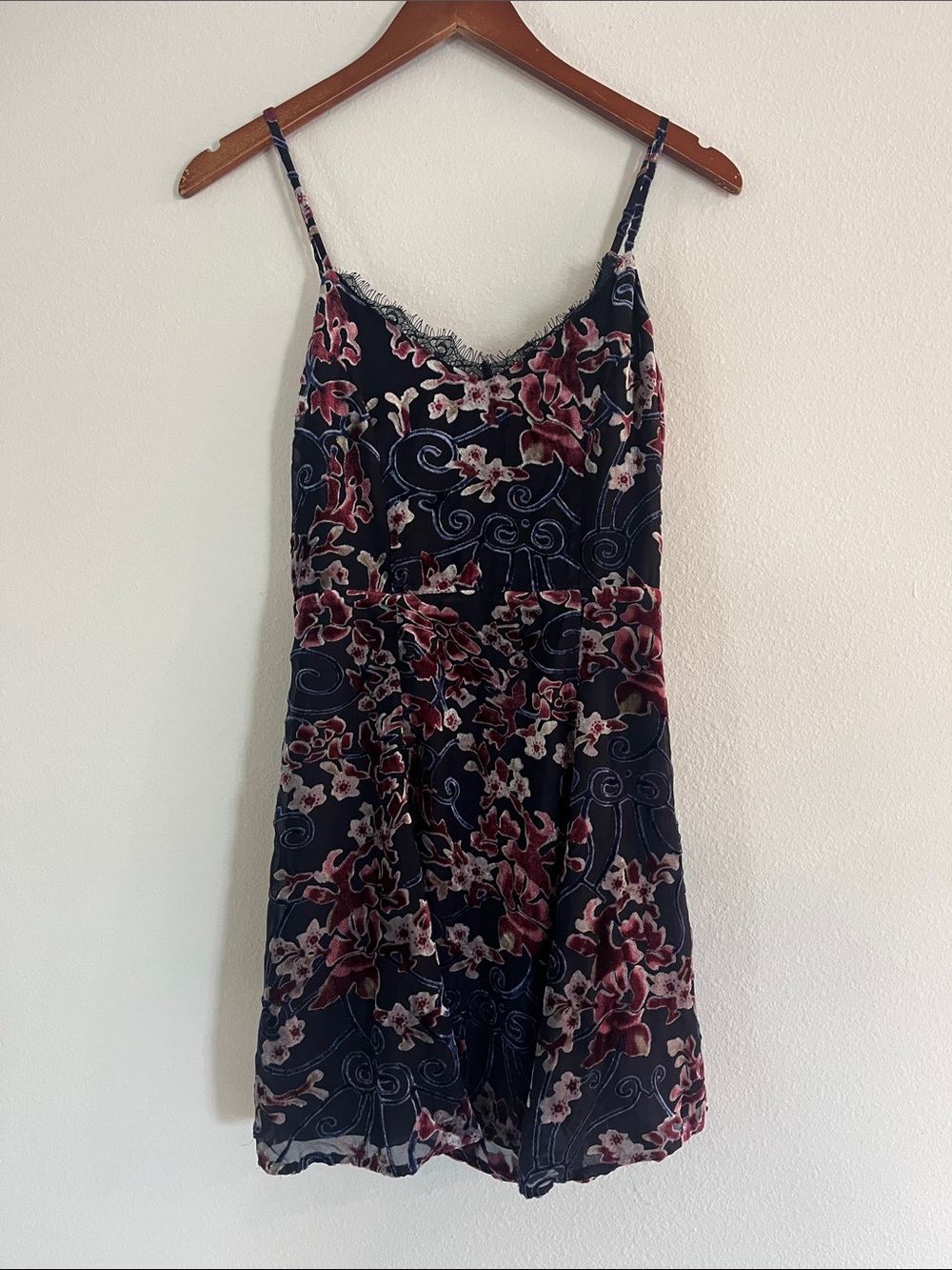 FRANCESCAS Blue Floral Velvet Accent Sleeveless Dress